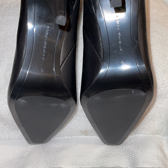 NWOT/NWOB STUDDED FRONT DETAIL SZ 41 US 10 BOOTIE - Picture 5 of 6